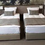 Rosslyn Dimyat Hotel