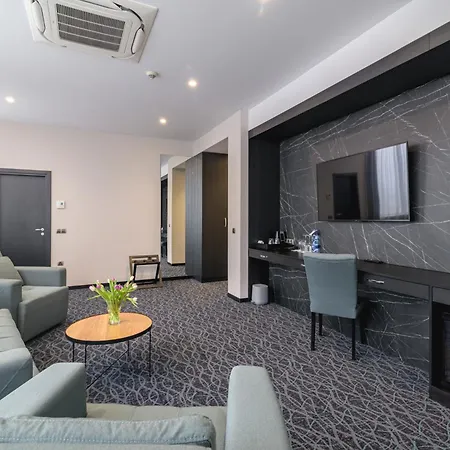 Rosslyn Dimyat Hotell