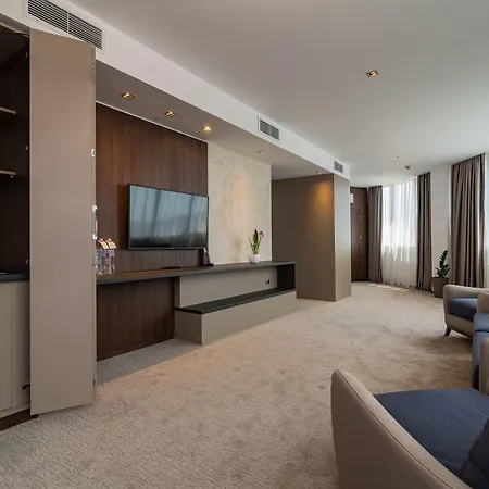 Rosslyn Dimyat Warna