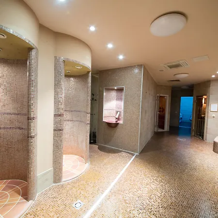 Rosslyn Dimyat Hotell