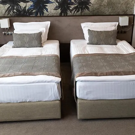 Rosslyn Dimyat Hotell