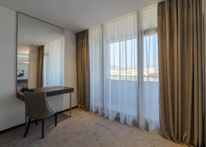 酒店 瓦尔纳罗斯林迪米亚特酒店 4*