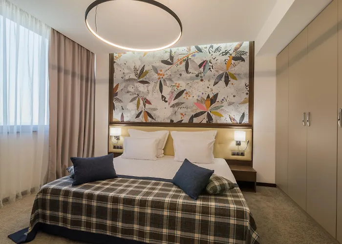 瓦尔纳罗斯林迪米亚特酒店 酒店 瓦爾納