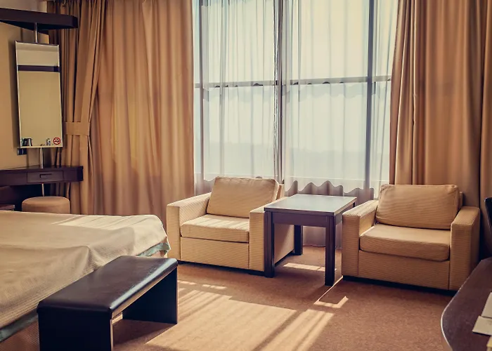 瓦尔纳罗斯林迪米亚特酒店 瓦爾納