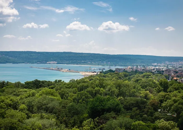 瓦尔纳罗斯林迪米亚特酒店 4* 瓦爾納