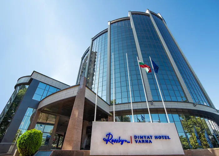 瓦尔纳罗斯林迪米亚特酒店 酒店 4*