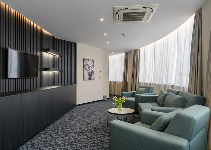 瓦尔纳罗斯林迪米亚特酒店 瓦爾納