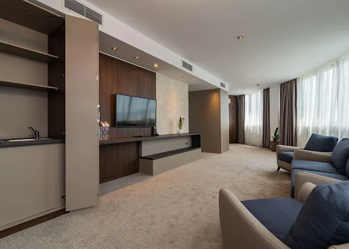 瓦尔纳罗斯林迪米亚特酒店 瓦爾納