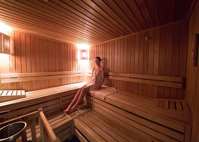 瓦尔纳罗斯林迪米亚特酒店 酒店