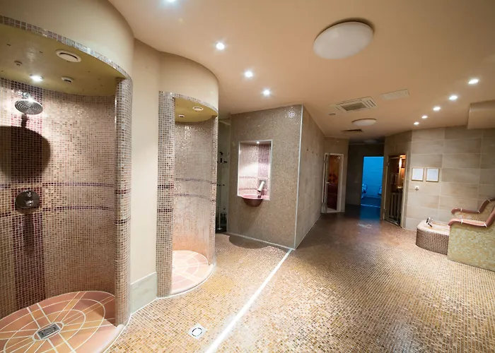 瓦尔纳罗斯林迪米亚特酒店 酒店