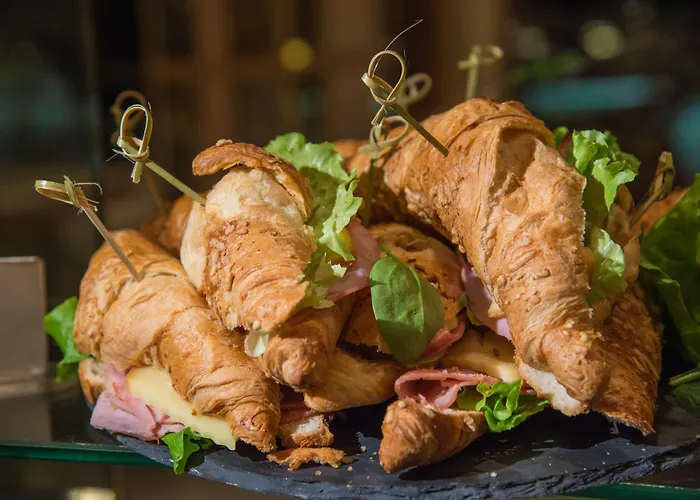 瓦尔纳罗斯林迪米亚特酒店 4* 瓦爾納