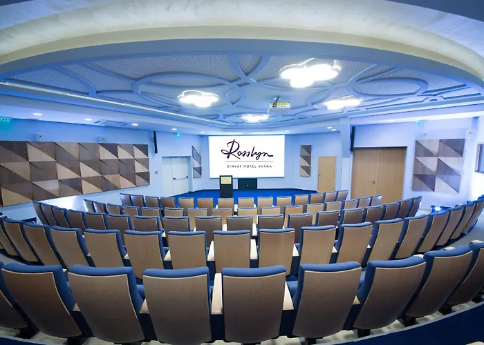 瓦尔纳罗斯林迪米亚特酒店 酒店