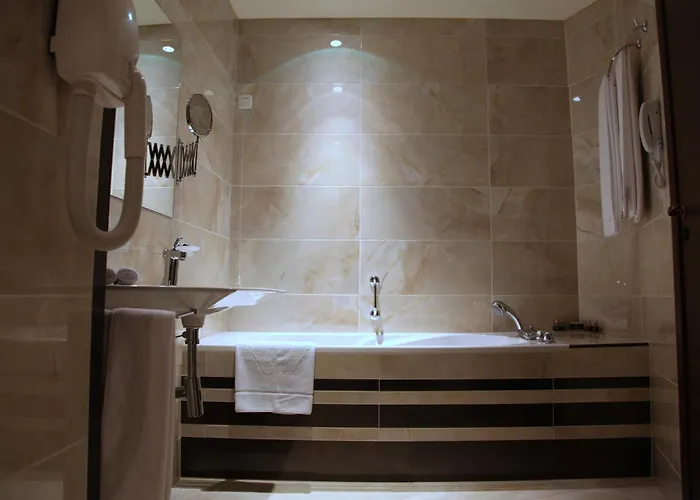 瓦尔纳罗斯林迪米亚特酒店 酒店