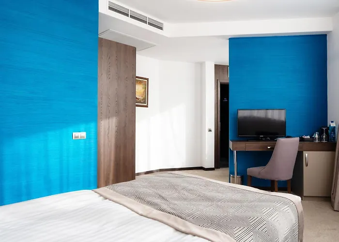 瓦尔纳罗斯林迪米亚特酒店 4* 瓦爾納