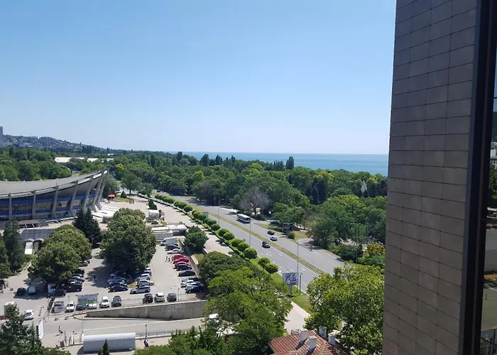 瓦尔纳罗斯林迪米亚特酒店 4*