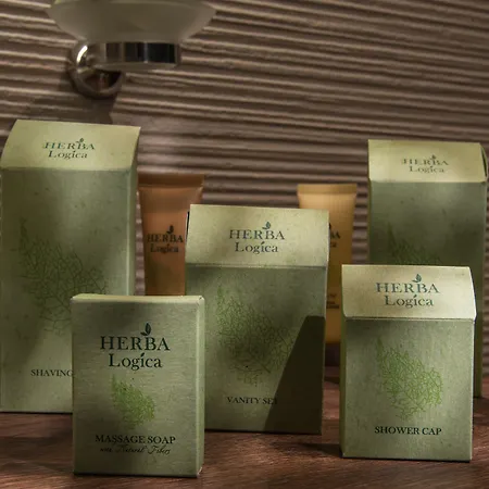 瓦尔纳罗斯林迪米亚特酒店 4* 瓦爾納
