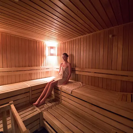 Rosslyn Dimyat Hotel